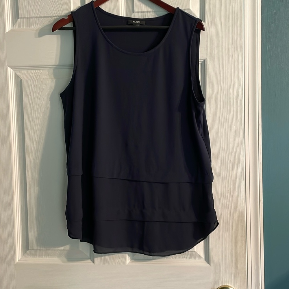 Sleeveless tunic top